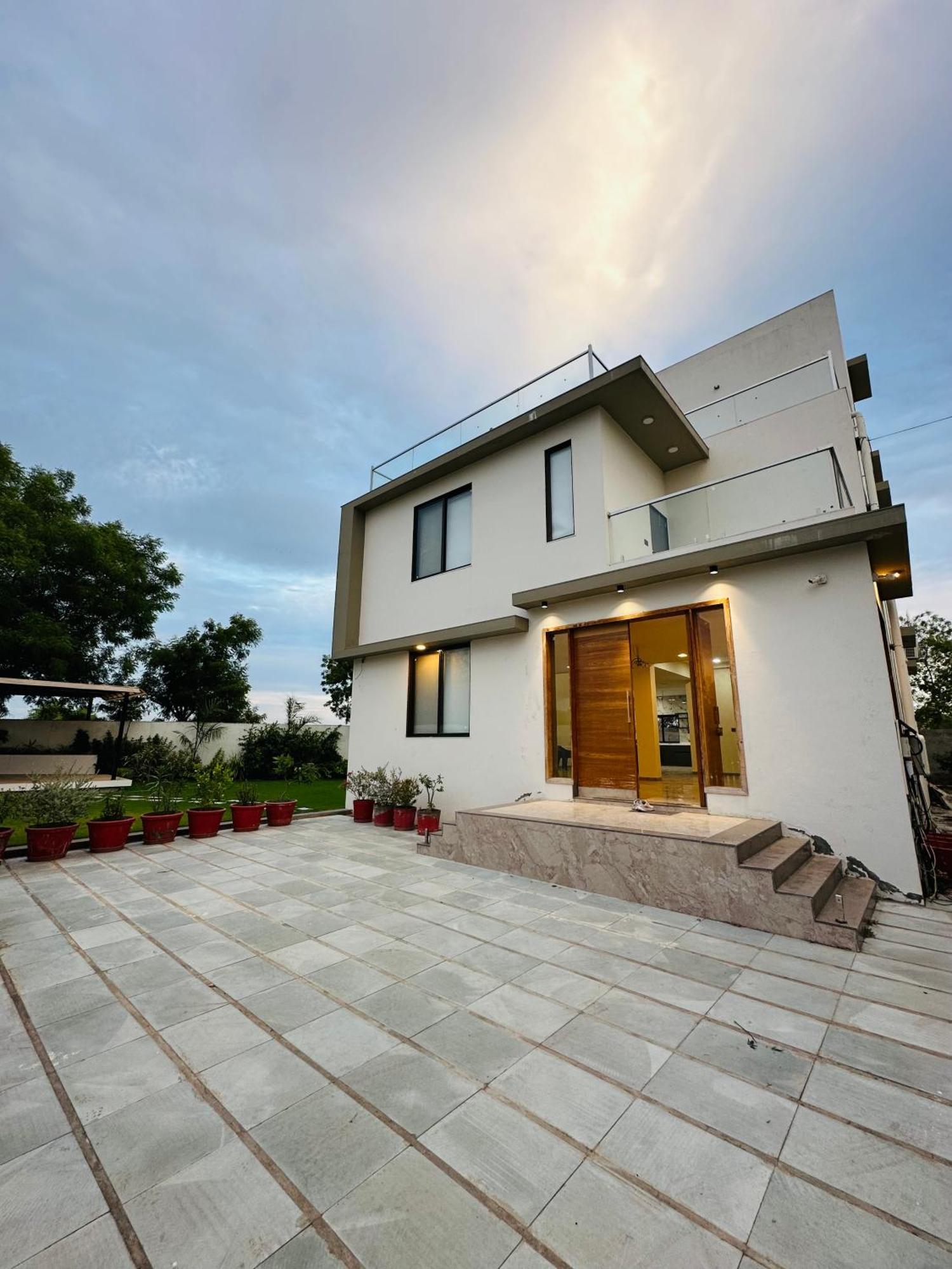 Karmabhumi 1 Villa Sātej Екстериор снимка