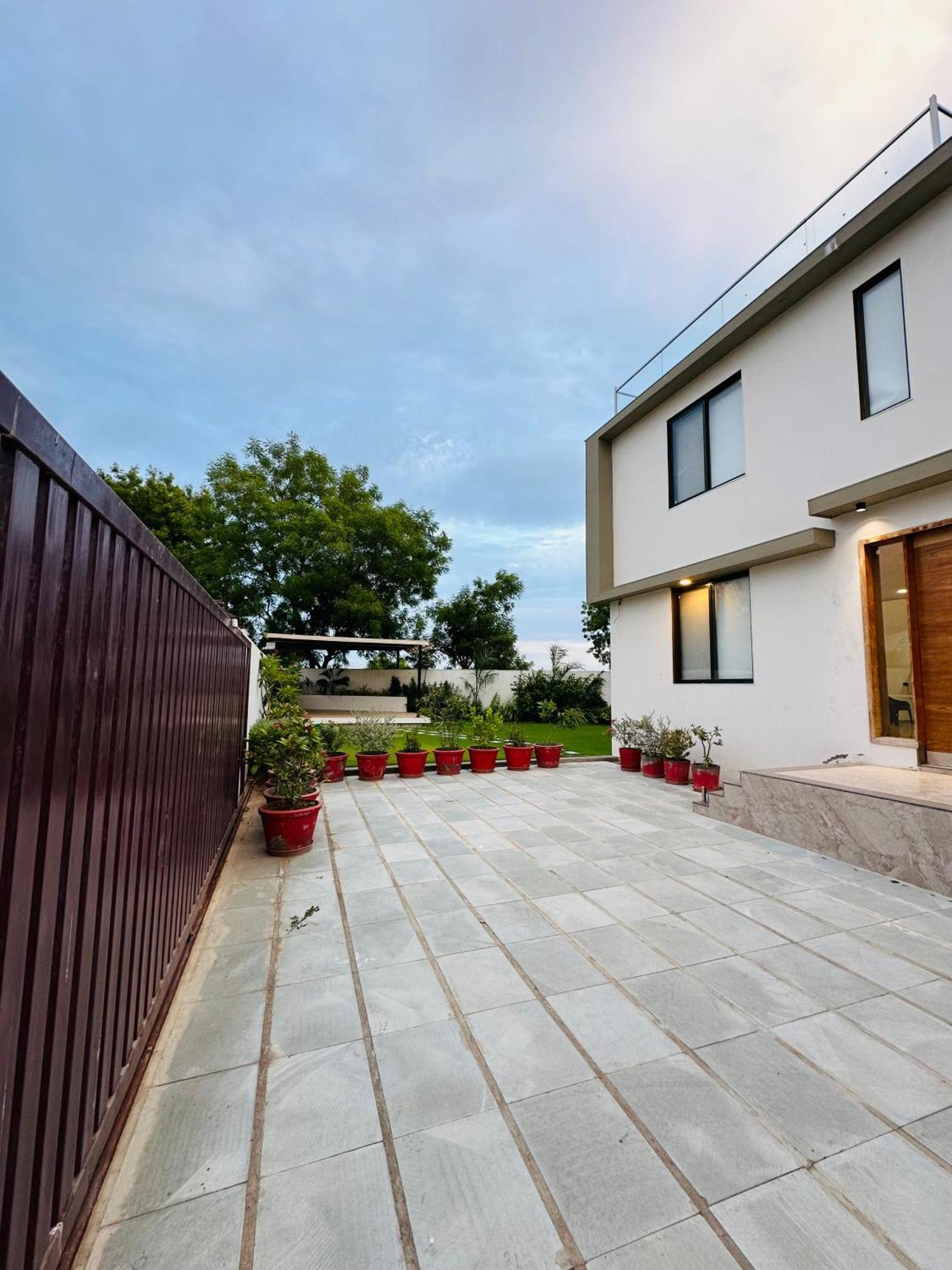 Karmabhumi 1 Villa Sātej Екстериор снимка